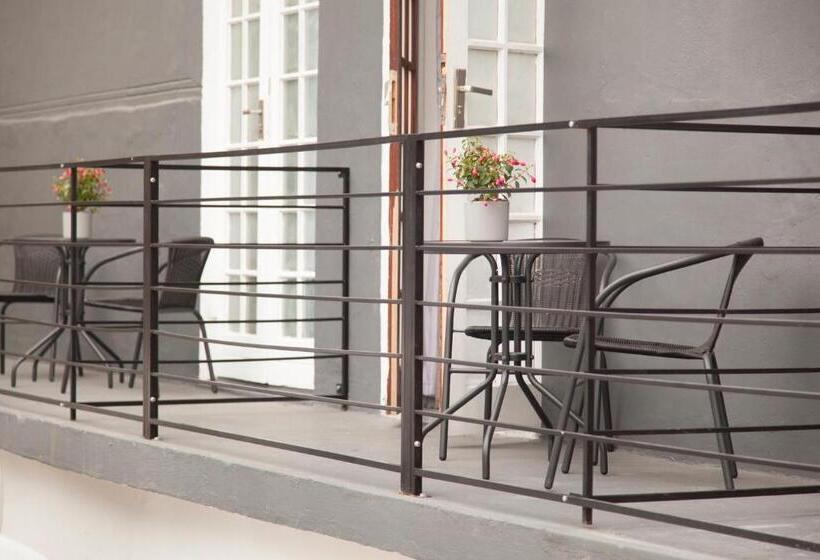 اتاق استاندارد, The City Club