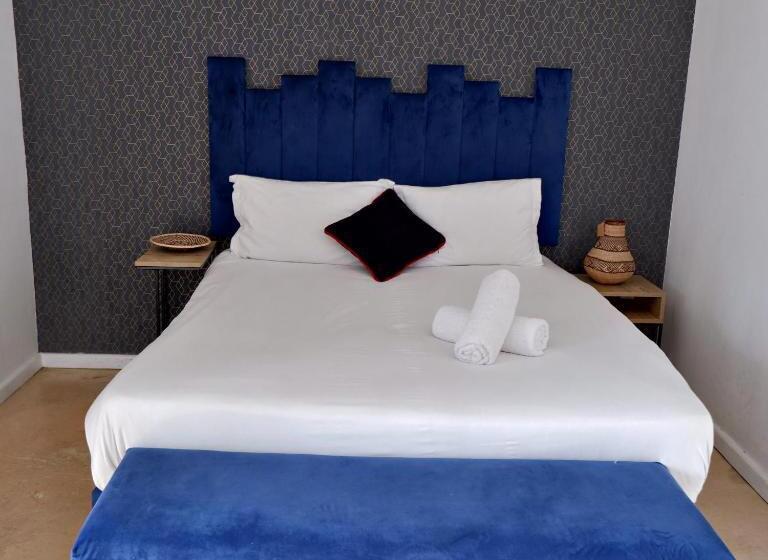 اتاق لوکس, The City Club