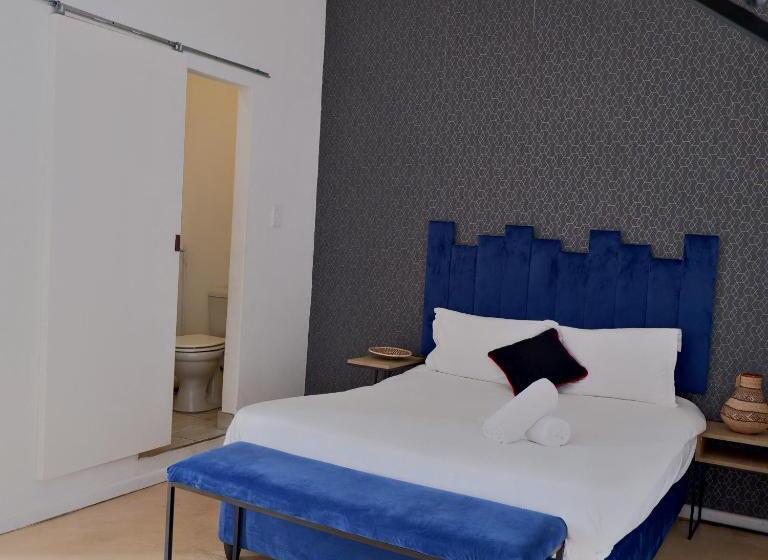 اتاق لوکس, The City Club