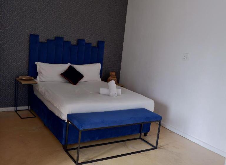 اتاق لوکس, The City Club