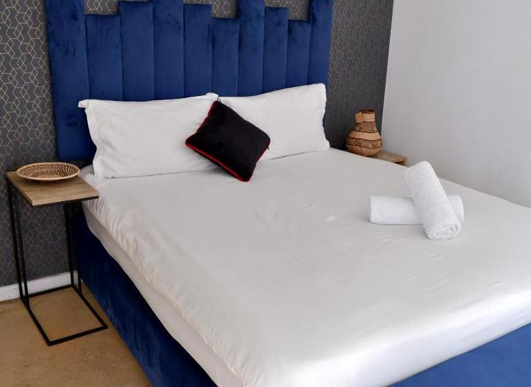 اتاق لوکس, The City Club