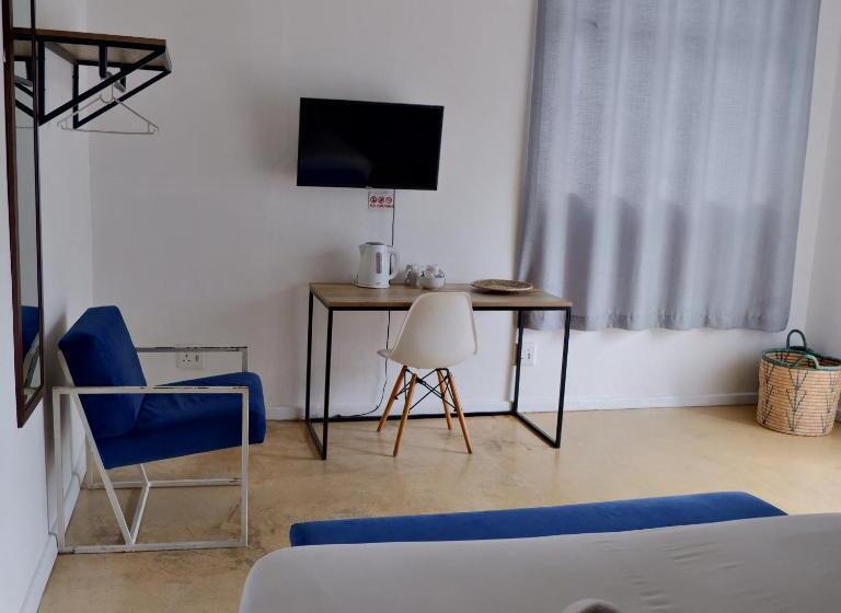 اتاق لوکس, The City Club