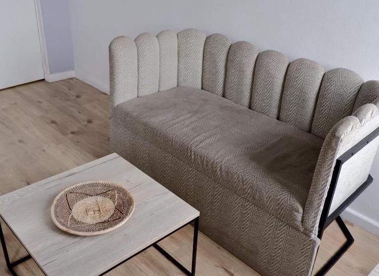 اتاق اکونومی, The City Club