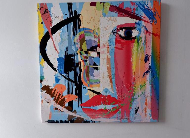 اتاق اکونومی, The City Club