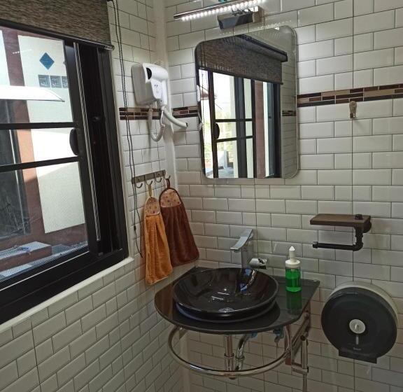 デラックスルーム, Touch The Wind