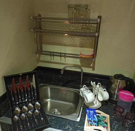 デラックスルーム, Touch The Wind