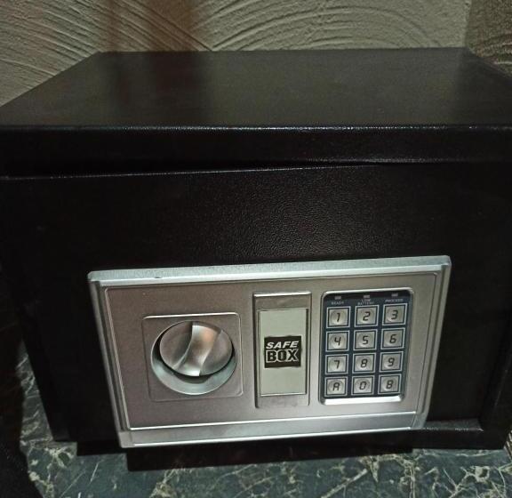 デラックスルーム, Touch The Wind