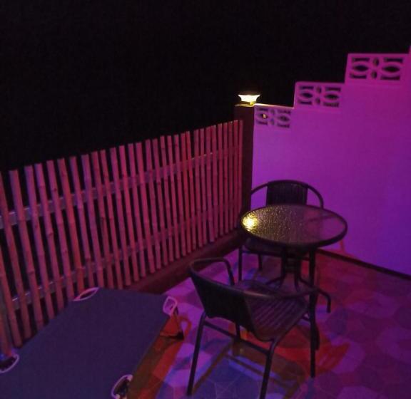 デラックスルーム, Touch The Wind