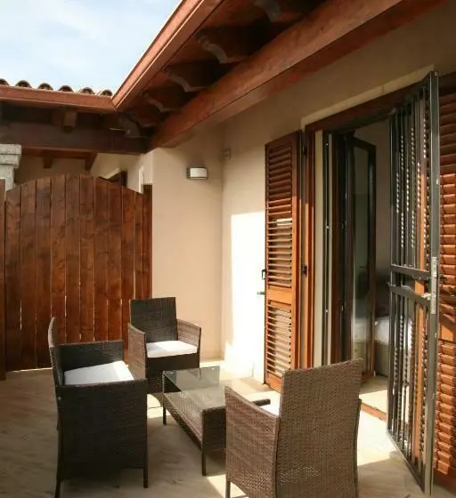 اتاق لوکس با بالکن, Irilor Luxury B&b