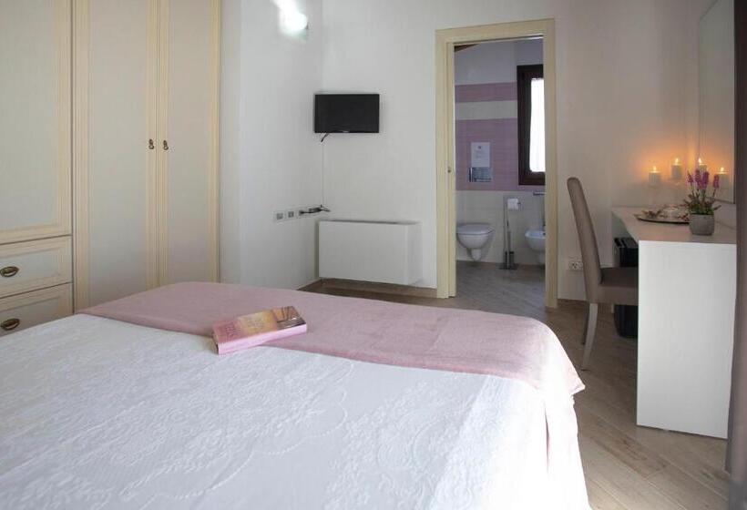 اتاق لوکس با بالکن, Irilor Luxury B&b
