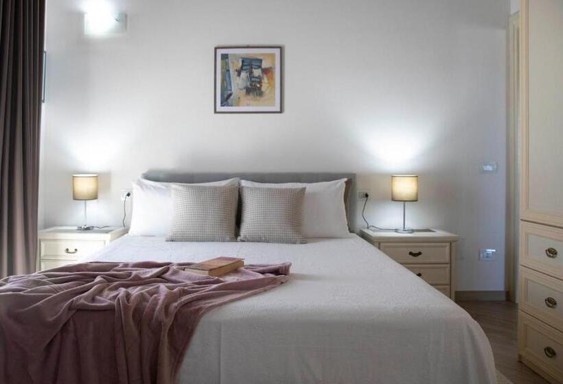 اتاق لوکس با بالکن, Irilor Luxury B&b