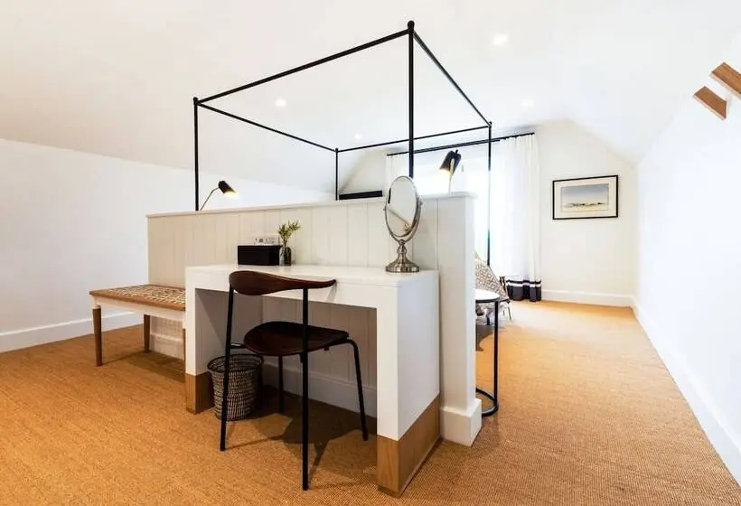 デラックスルーム, Fairview House