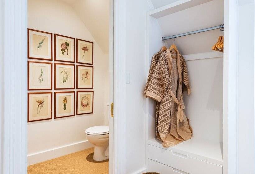 غرفة ديلوكس, Fairview House