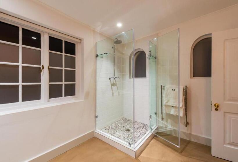 غرفة ديلوكس, Fairview House