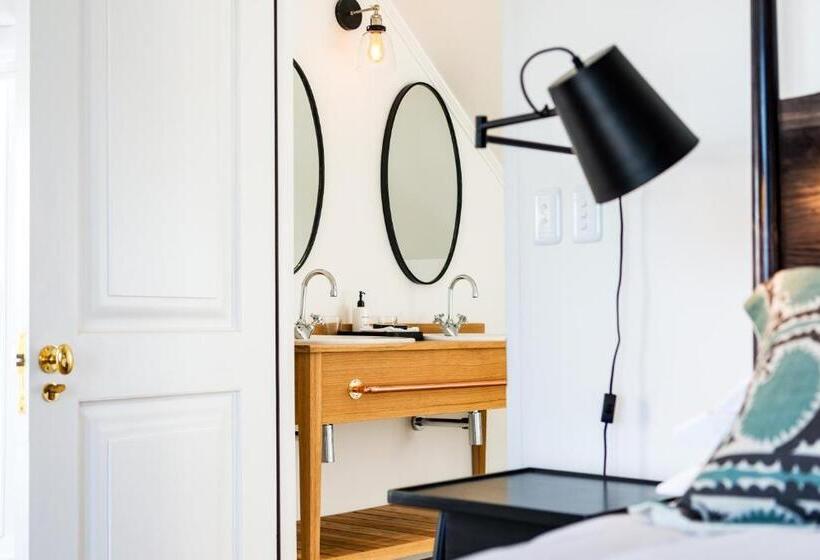 جناح عائلي, Fairview House