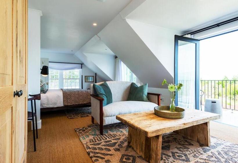 جناح عائلي, Fairview House