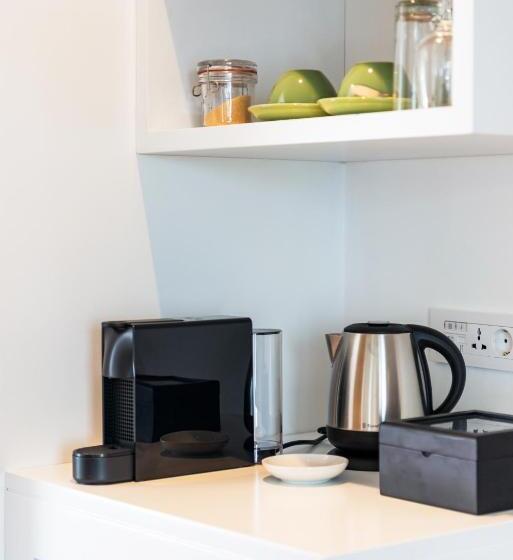 جناح عائلي, Fairview House