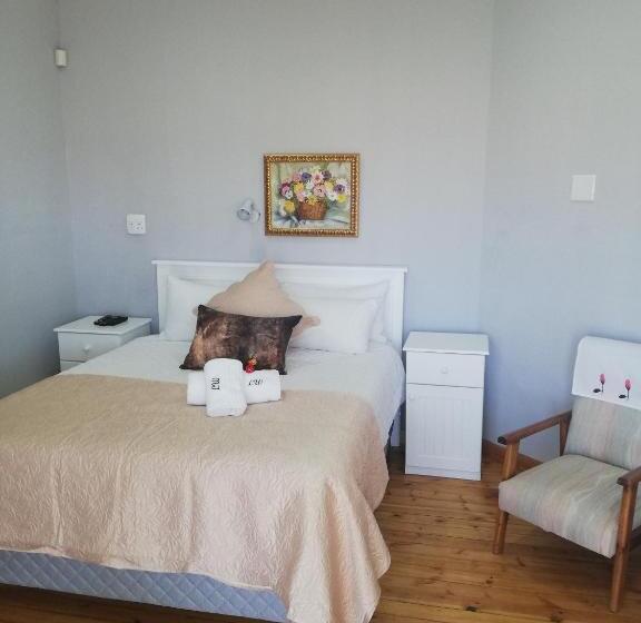 חדר משפחתי דלוקס, Lord Willis