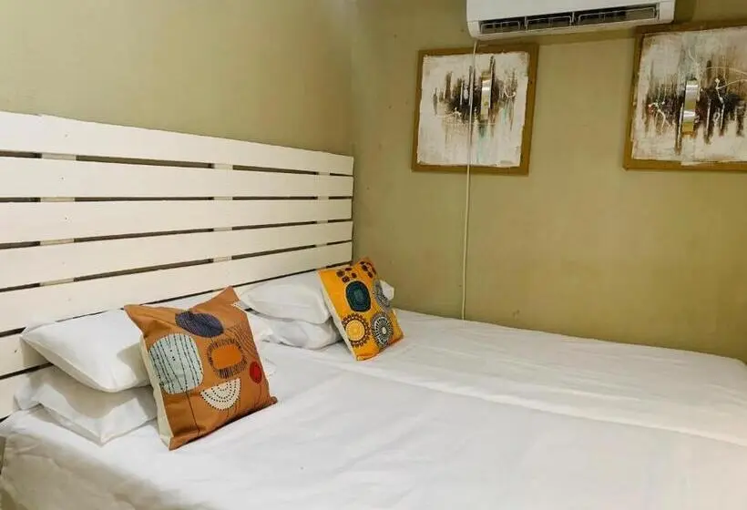 デラックスルーム, Survivor Guest House Giyani