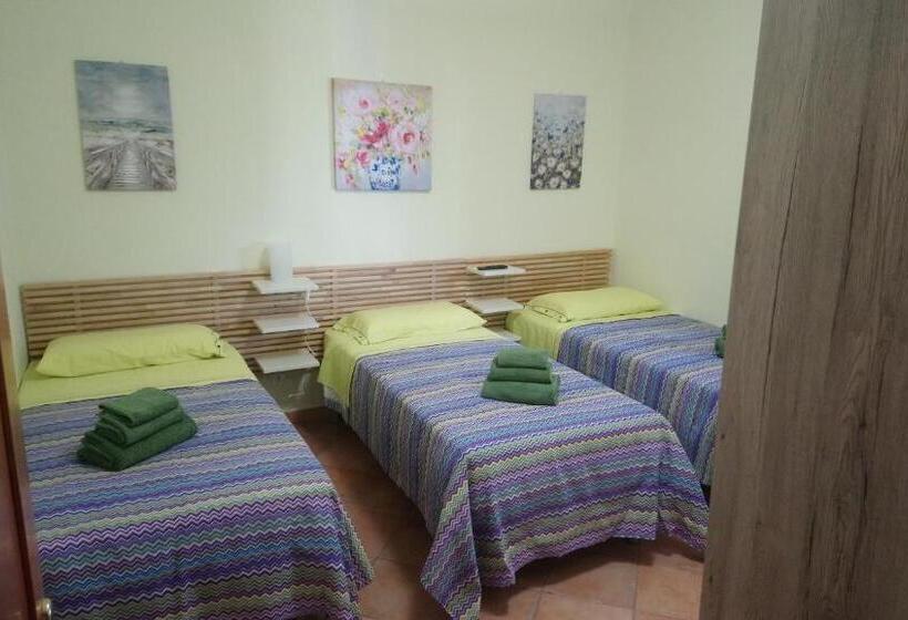 חדר סטנדרט לשלושה עם חדר אמבטיה משוף, Casetta Gaia