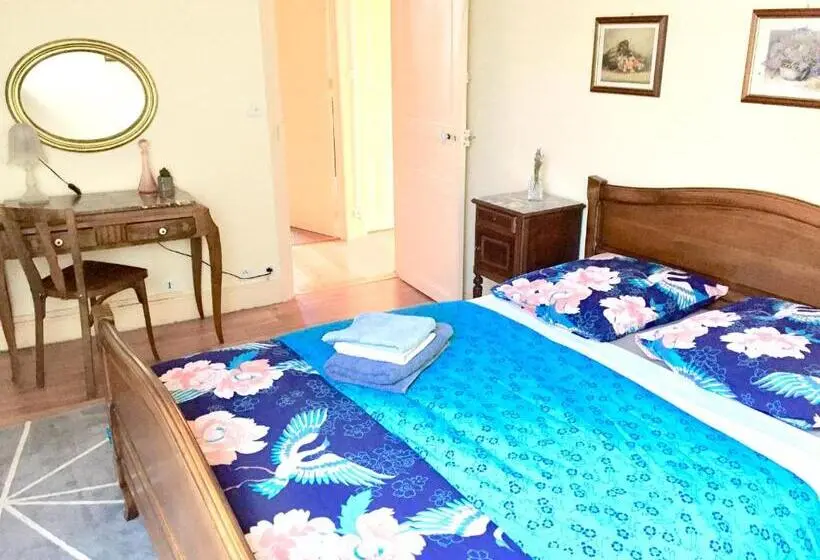 バス共有のスタンダードルーム, Chambres Chez L Habitant Et Table D Hôtes Crocq Le Vieil Hôtel