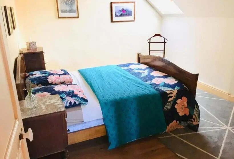 バス共有のスタンダードルーム, Chambres Chez L Habitant Et Table D Hôtes Crocq Le Vieil Hôtel
