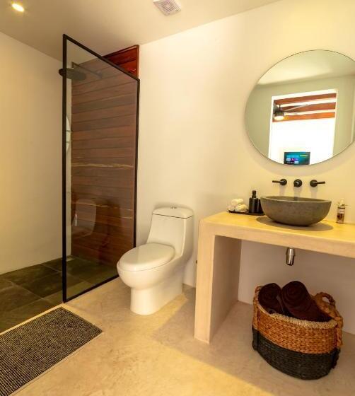 غرفة قياسية مزوَّدة بشُرفة, El Brujo