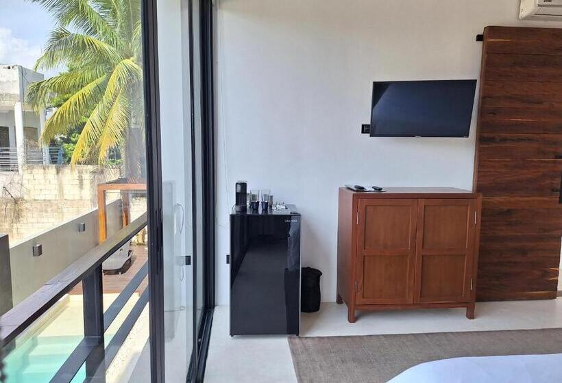 غرفة قياسية مزوَّدة بشُرفة, El Brujo