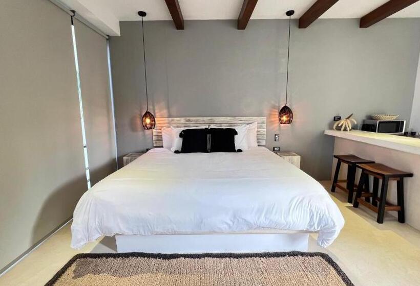 جناح سرير كينج, El Brujo