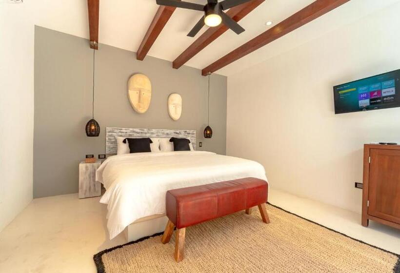 غرفة قياسية سرير كينج, El Brujo