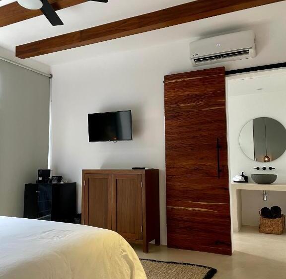 غرفة قياسية مزوَّدة بشُرفة, El Brujo