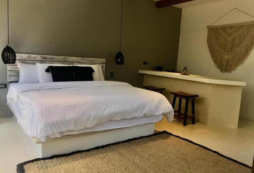 جناح سرير كينج, El Brujo