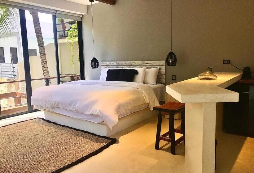 جناح سرير كينج, El Brujo