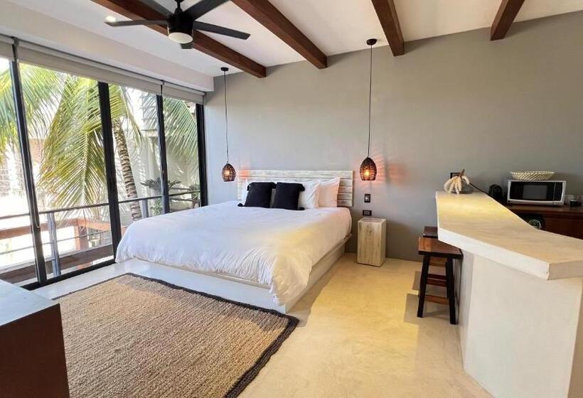 جناح سرير كينج, El Brujo