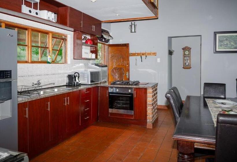 בית, חדר שינה 1, Moonlight Meadows Just Outside Dullstoom