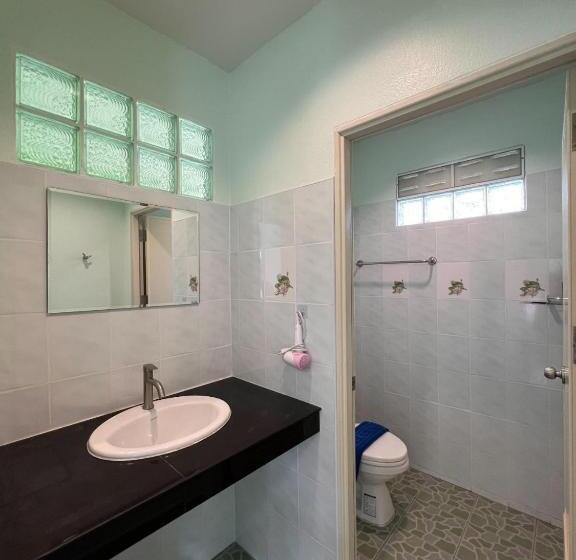 标准三人间, Naisang Hostel