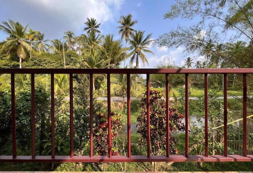 标准三人间, Naisang Hostel