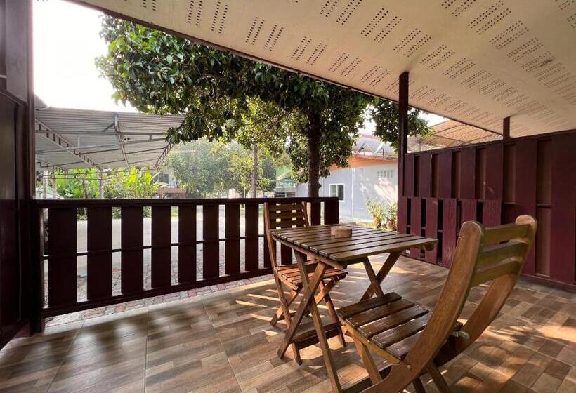 标准三人间, Naisang Hostel