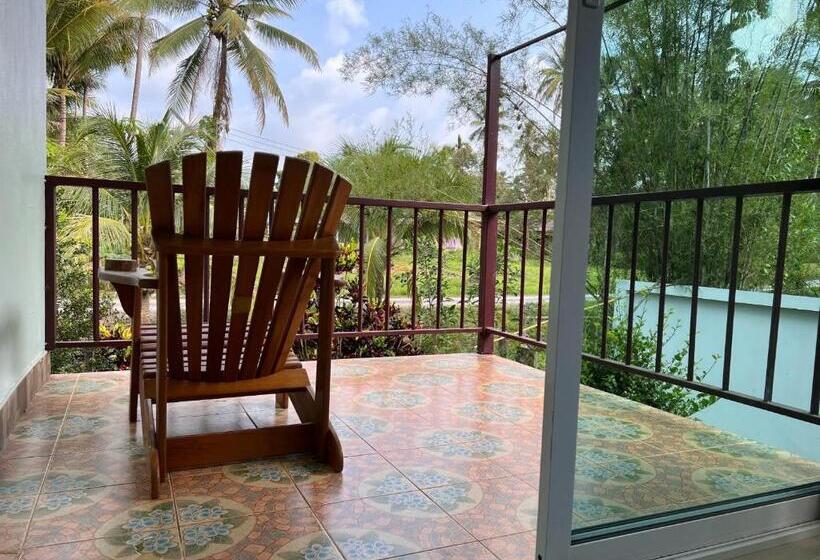 标准三人间, Naisang Hostel