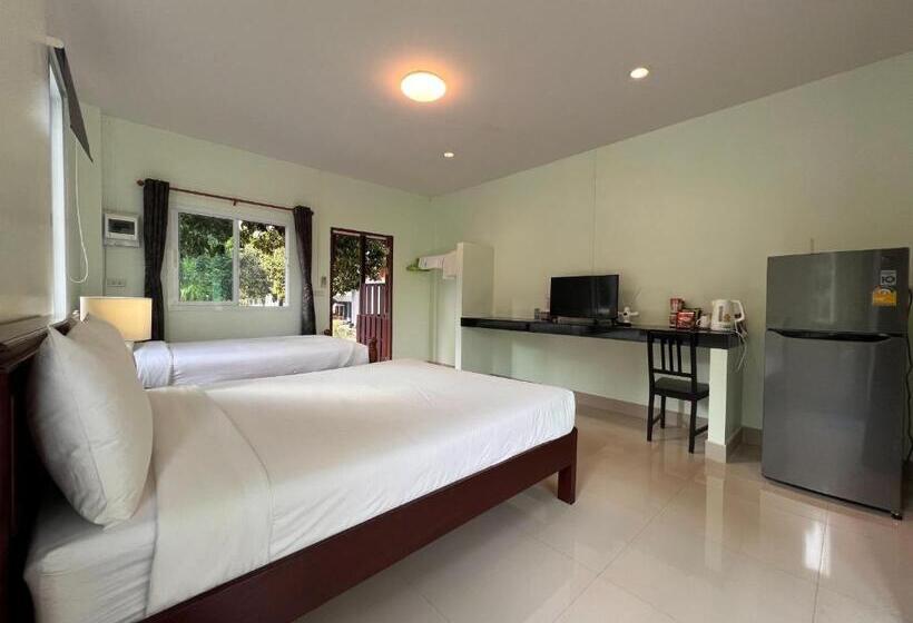 标准三人间, Naisang Hostel