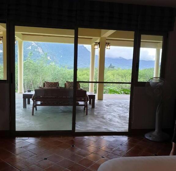 اتاق استاندارد با چشم‌انداز کوهستان, Billion Views Khaosok Homestay