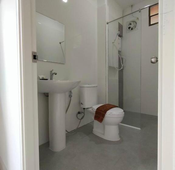 디럭스 스튜디오, King Fa House