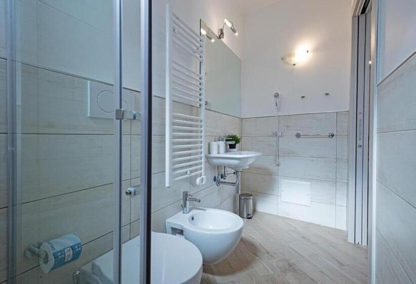 غرفة قياسية ثلاثية, Villa Le Murelle