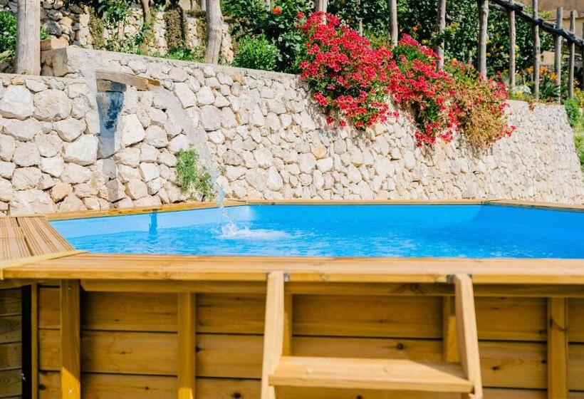 اتاق استاندارد سه نفره, Villa Le Murelle