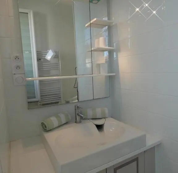 Standard room with outdoor bath, La Surprise