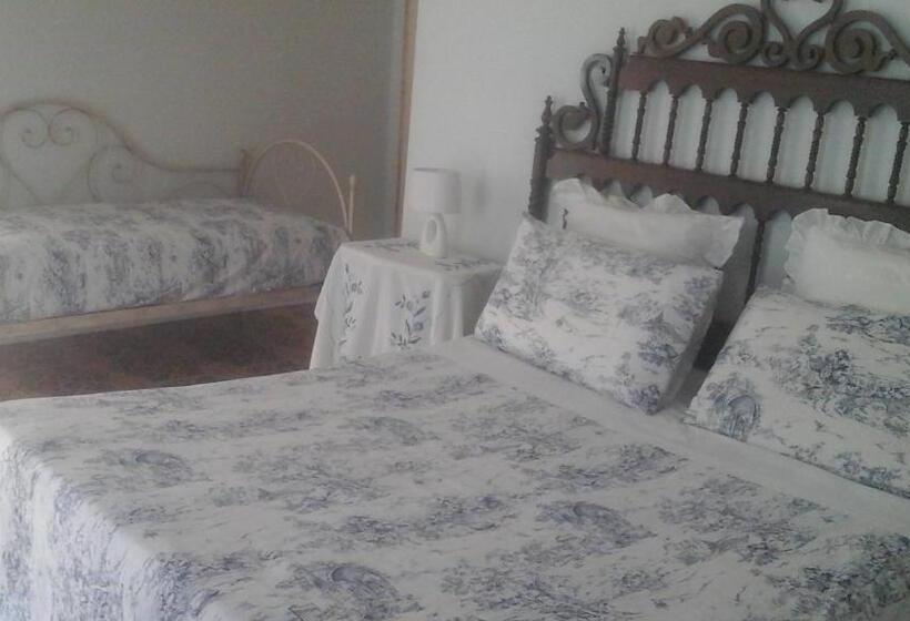 غرفة قياسية ثلاثية, Villa Di Miscio