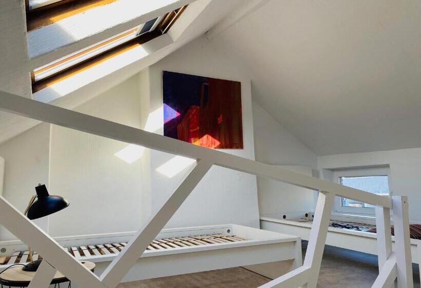 4인용 스탠다드 룸, Roture 88