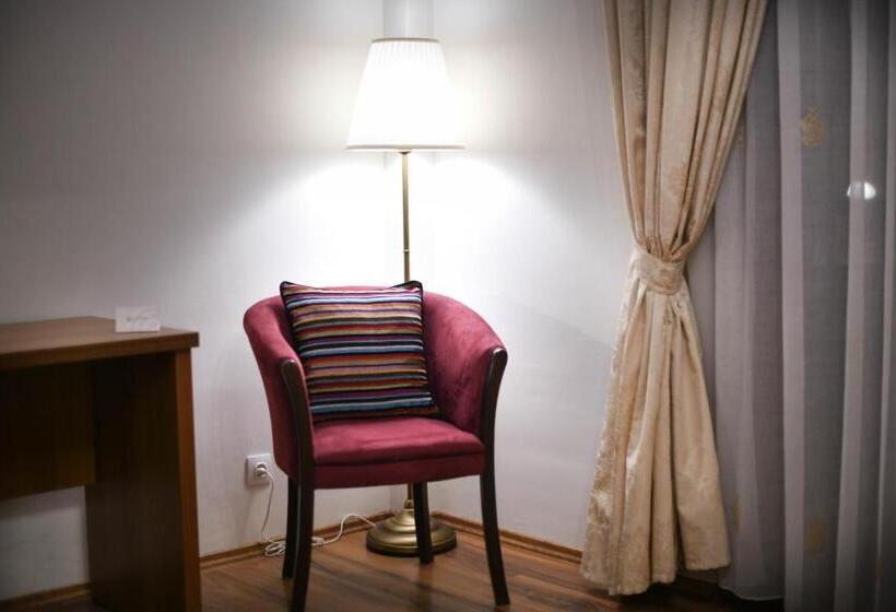 标准工作室, Cabrio Apart