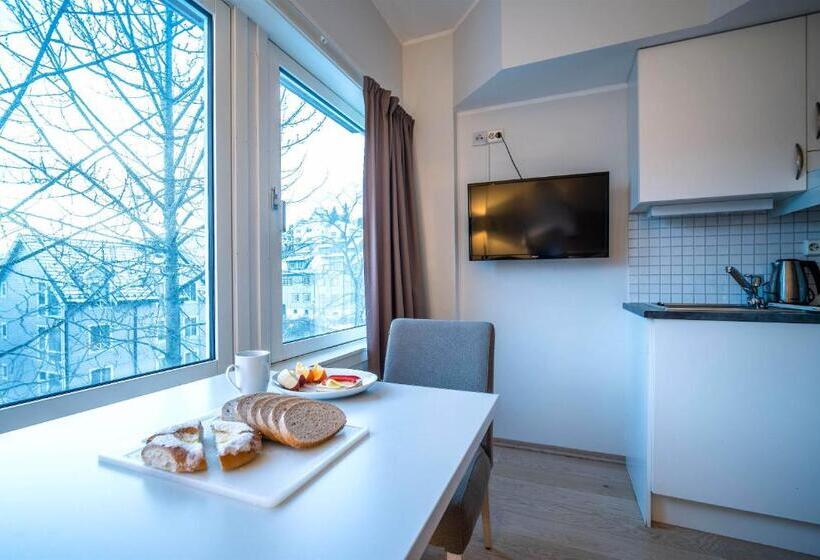 스탠다드 싱글 룸, Enter City