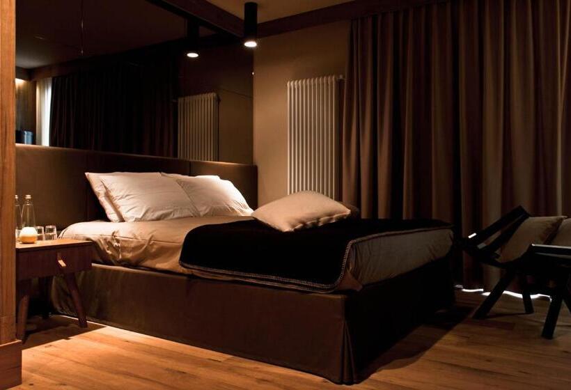 سوییت جونیور, Alexander Charme